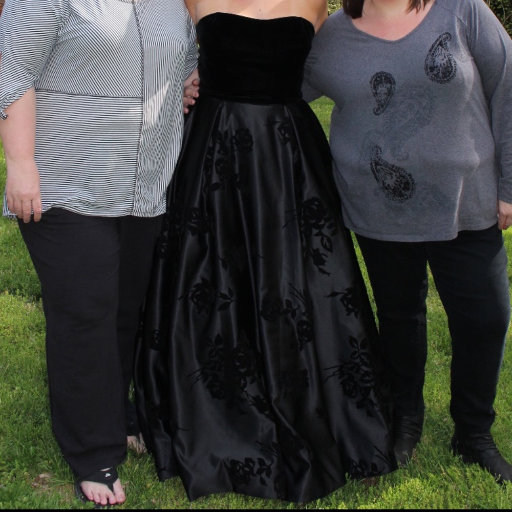 Black Sherri Hill prom dress